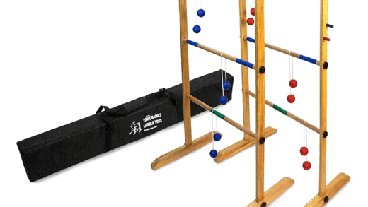 Гра в ladder ball на свіжому повітрі