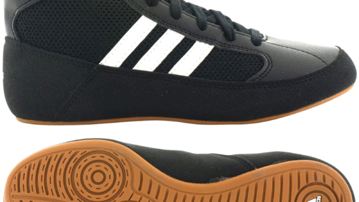Кросівки Adidas для боротьби на тренуванні