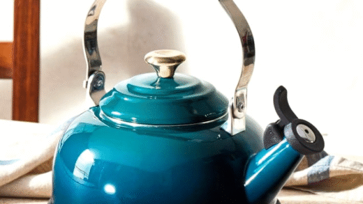 Стильні чайники Le Creuset на кухні