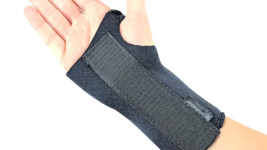 Бандажі для зап'ястя на фоні