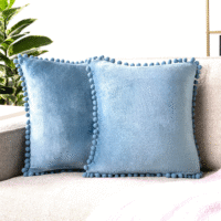 Декоративні подушки синього кольору в інтер'єрі