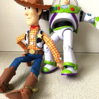 Іграшки Woody на фоні