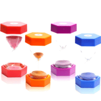 Пісочні годинники на фоні