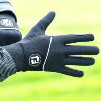 Зимові рукавички для гольфу на полі