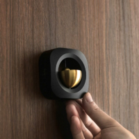 Стильний кнопковий дверний дзвінок