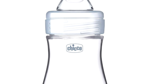 Дитячі пляшки різних кольорів і матеріалів