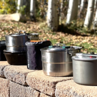 Кемпінговий посуд на природі