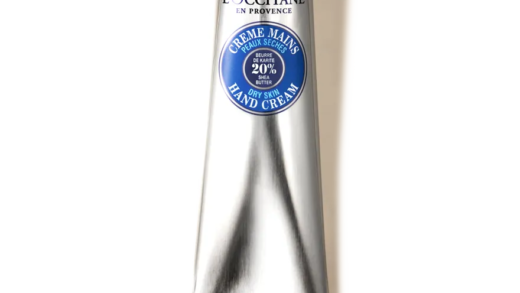 Крем для рук з масла ши на столі