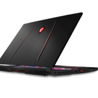 Ноутбук MSI GE75 Raider на фоні