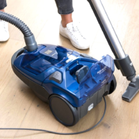 Пилосос Kenmore в дії