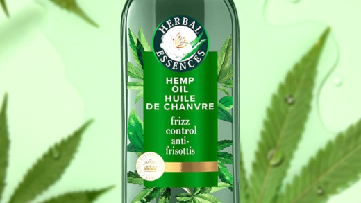 Олія з конопель в пляшці