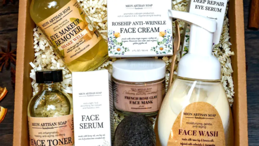 Красива упаковка подарункових наборів для догляду за шкірою