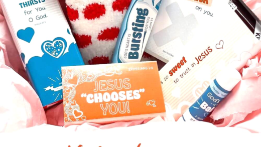 Гарно оформлені подарункові пакети на День святого Валентина