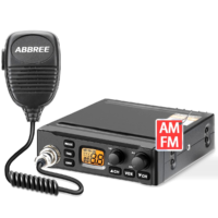 Високоякісні CB радіостанції на фоні дороги